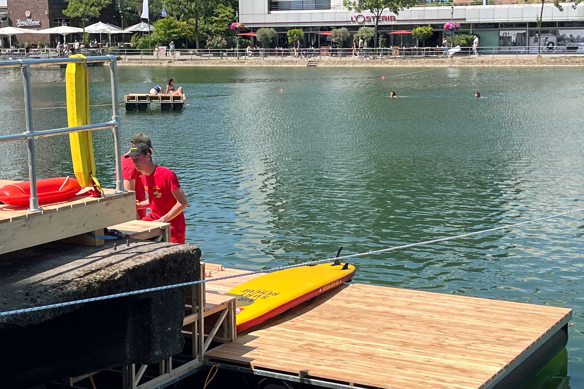Schwimmen im Hafenbecken